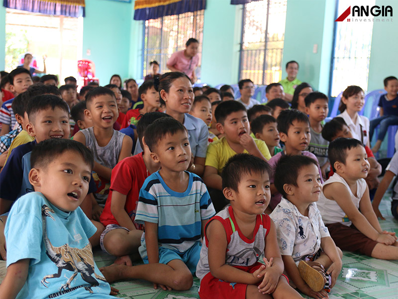 ẤM ÁP “XUÂN YÊU THƯƠNG”  CÙNG TRẺ MỒ CÔI TẠI MÁI ẤM LONG HOA