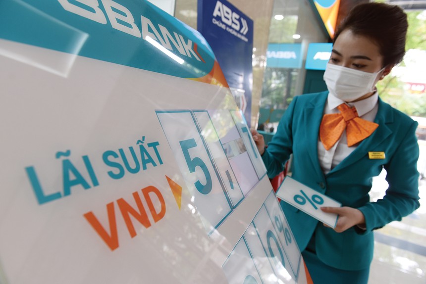 LÃI SUẤT “CHẠM ĐÁY”, NGƯỜI VAY MUA NHÀ HƯỞNG LỢI 