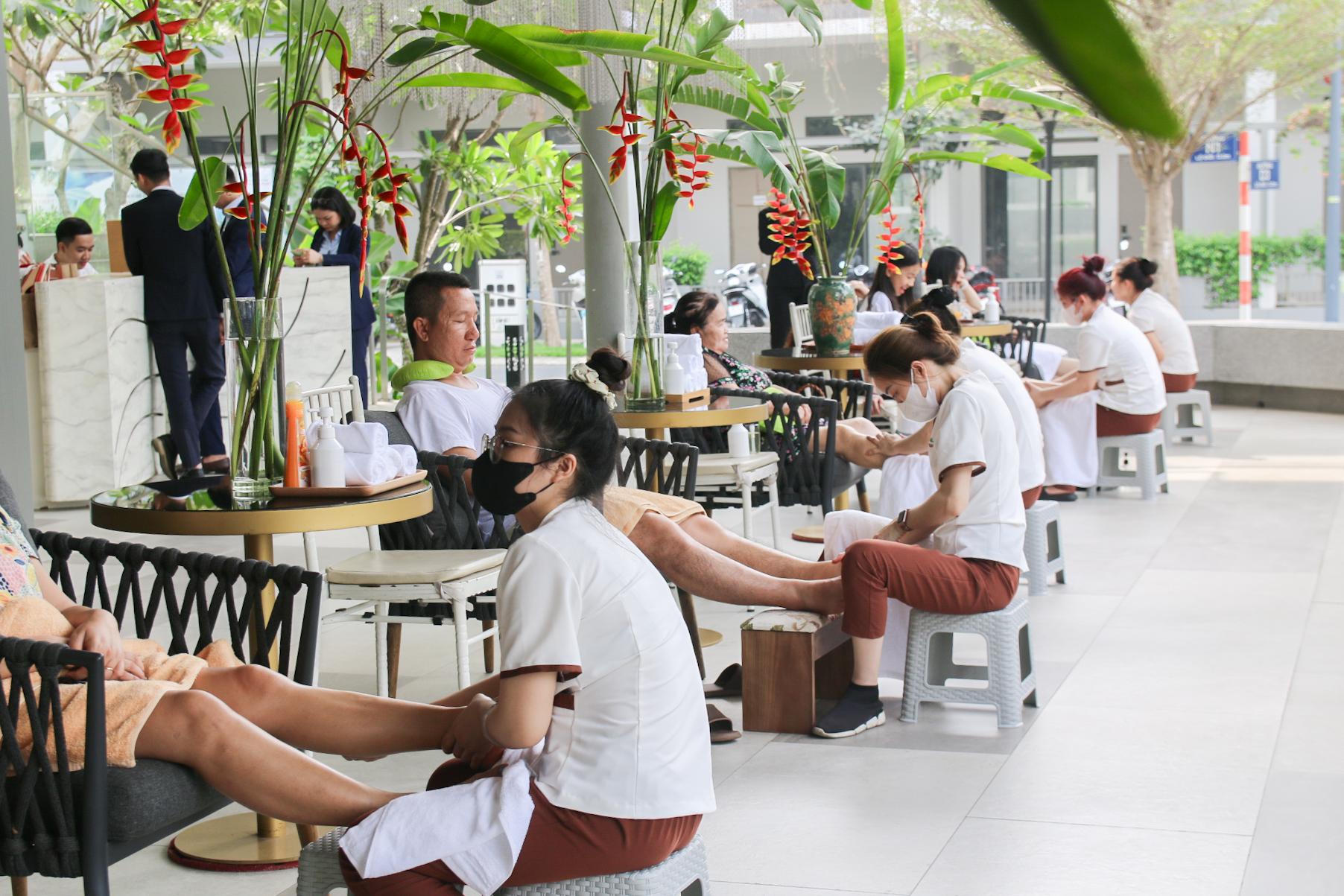 NGHỈ DƯỠNG TẠI GIA NGAY KHU BIỆT LẬP THE STANDARD