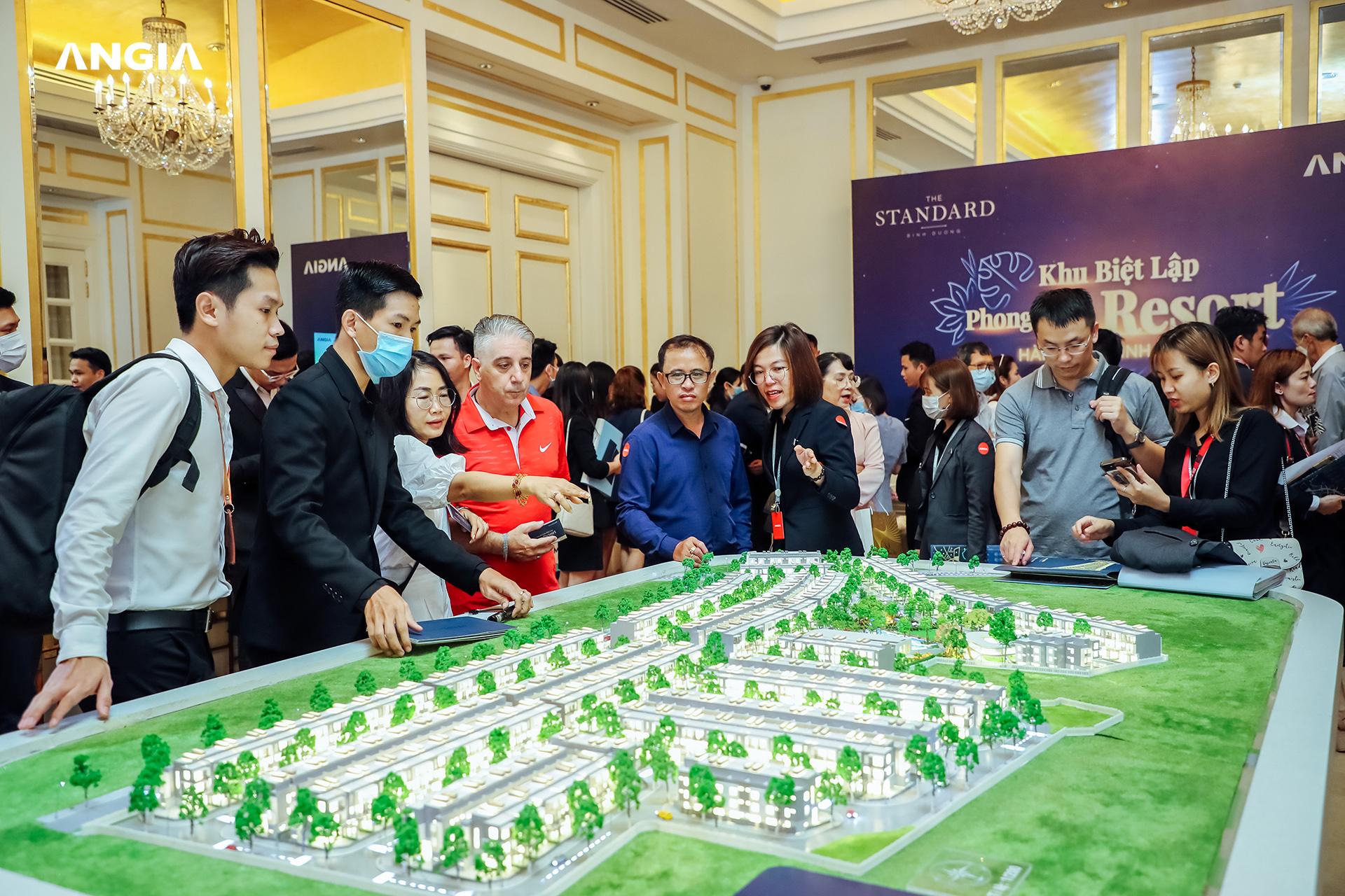 BẰNG NỬA GIÁ, SỨC MUA NHÀ THẤP TẦNG TỈNH GIÁP RANH 