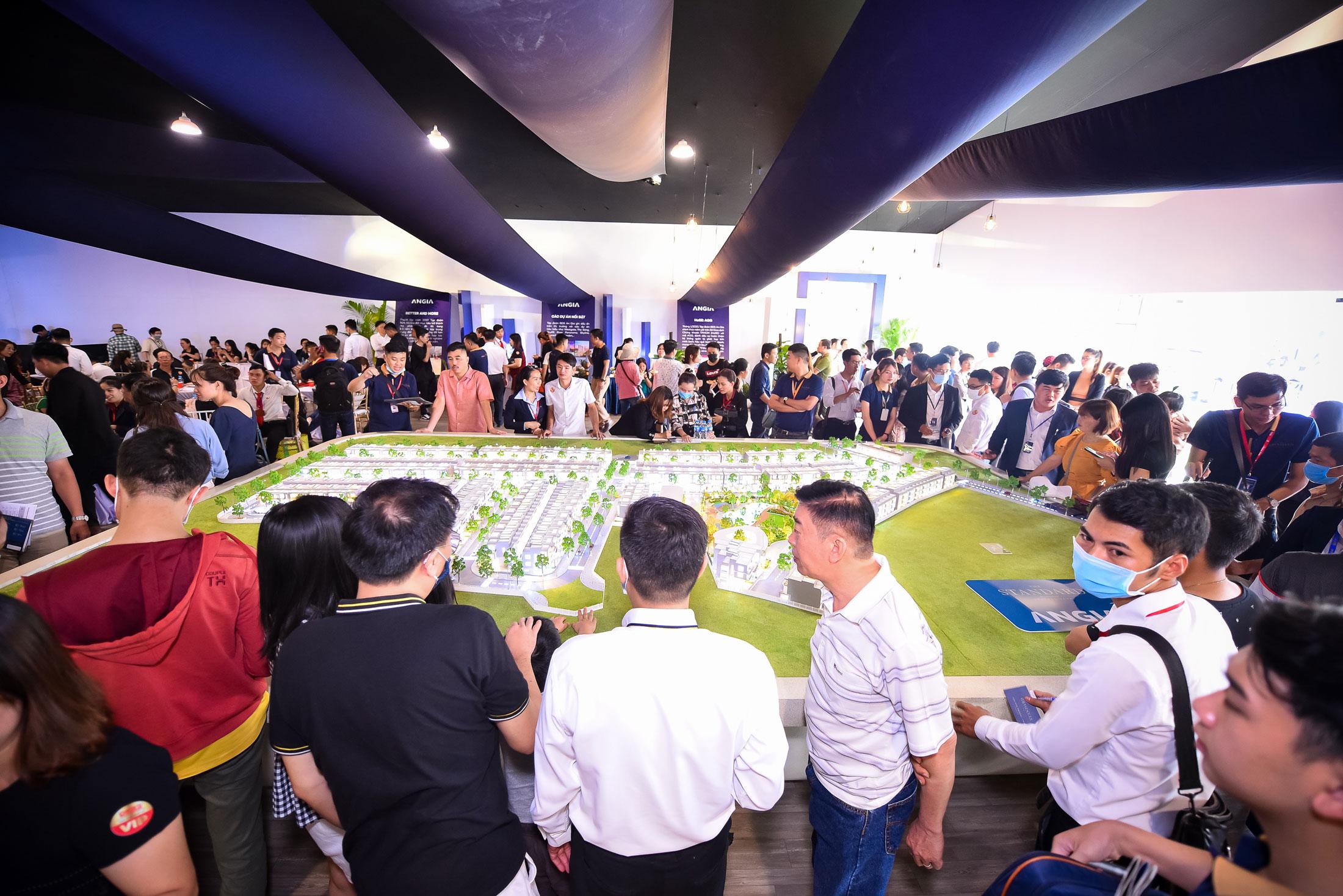 NHÀ PHỐ VÙNG VỆ TINH VÀO 