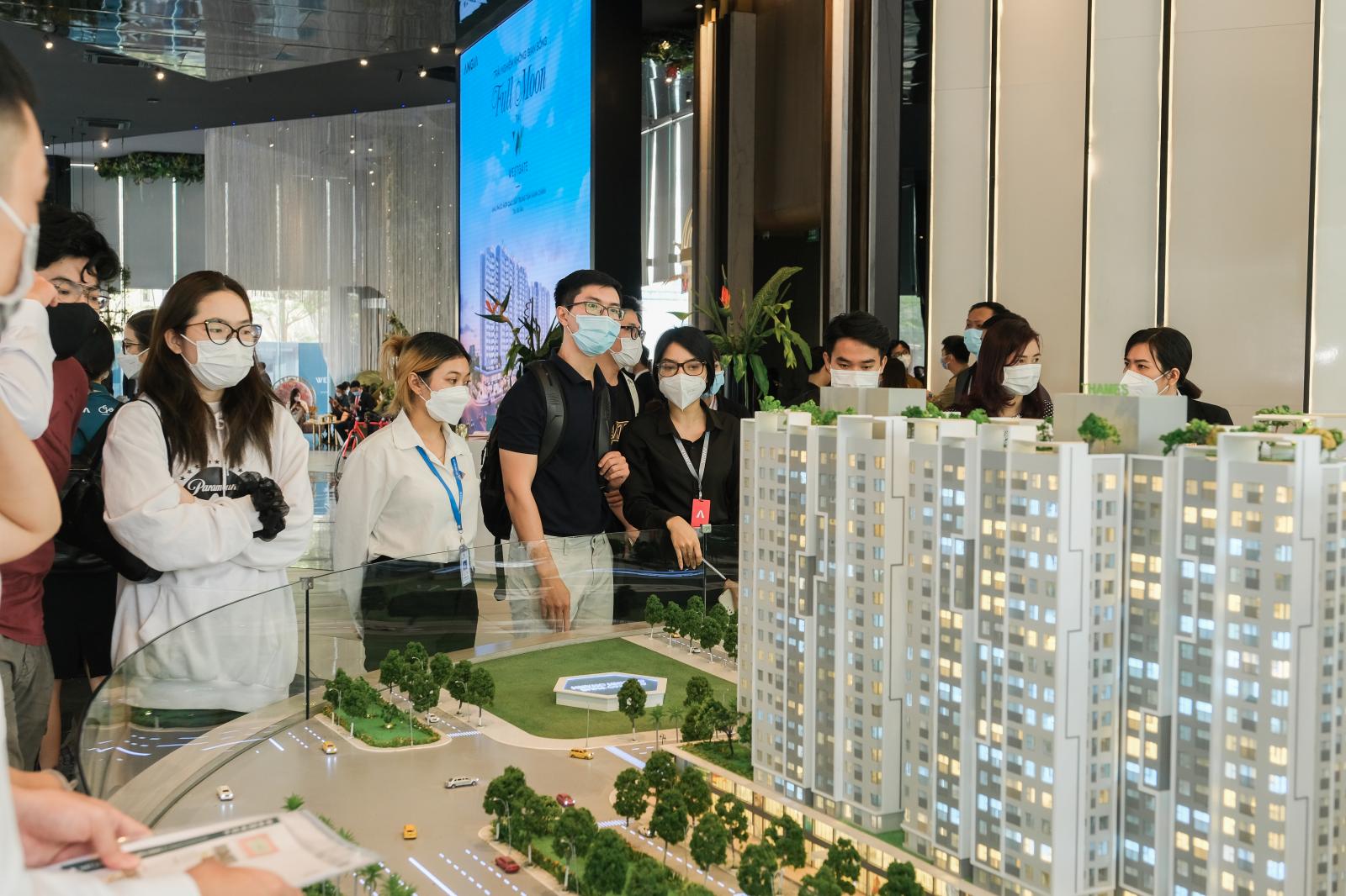 NGƯỜI MUA THỰC DỊCH CHUYỂN RA NGOẠI THÀNH SĂN CĂN HỘ DIỆN TÍCH LỚN